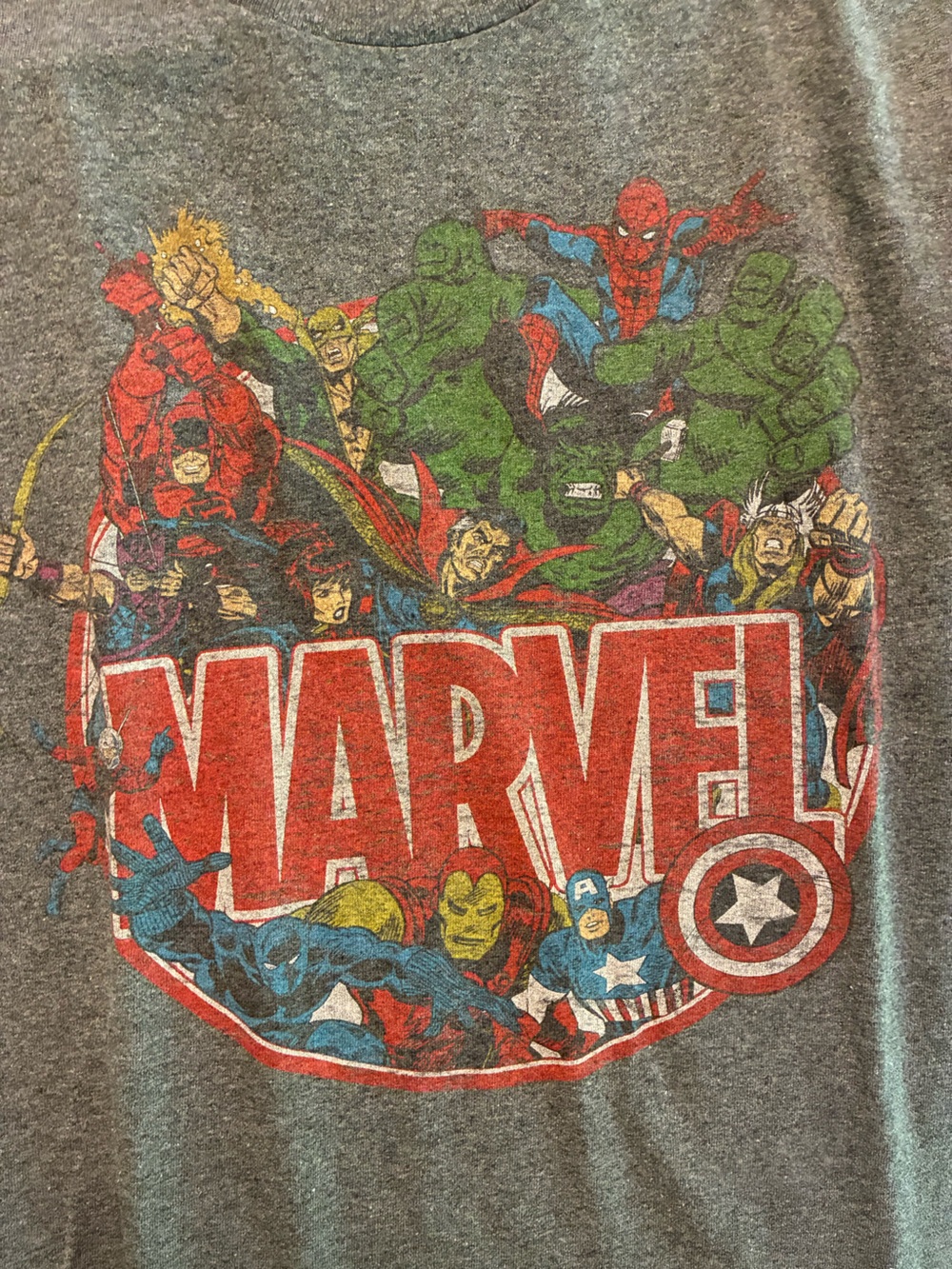 Marvel Avengers Logo Men's Gray Tee T-Shirt Size Large Short Sleeve Crew Neck